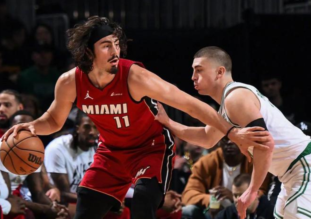 开云 -包含赛地聚焦——NBA常规赛赛后热度飙升，迈阿密热火队长鼓劲，震撼外界，轮换策略成焦点的词条